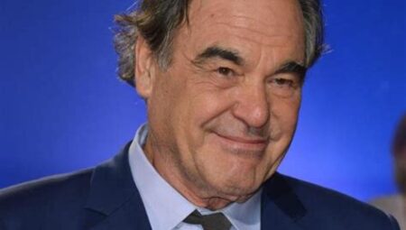 Oliver Stone: Tarihi ve Politik Filmlerin Cesur Yönetmeni